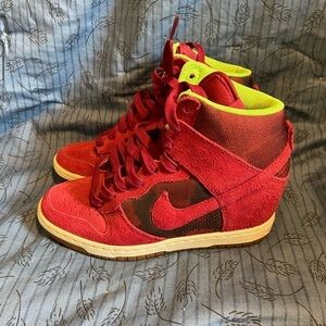 Nike dunks sky high noble red suede camo hidden wedge sneaker 5.5